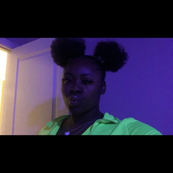 Meet your Posher, Kennedi - Picture 1 of 1